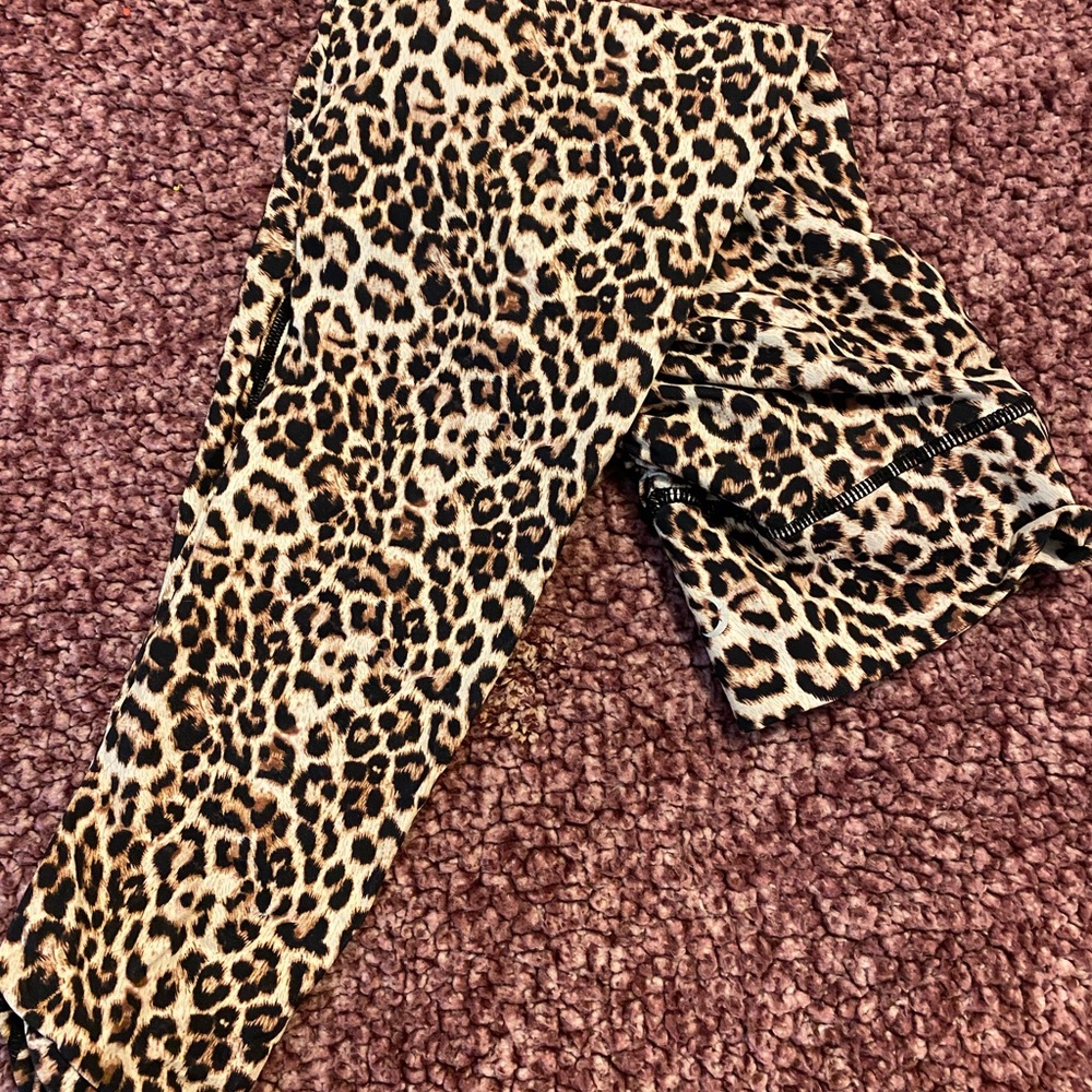 Zyia leopard leggings